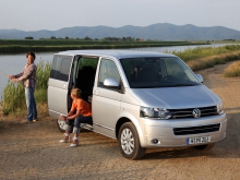 Фото Volkswagen Multivan  №10